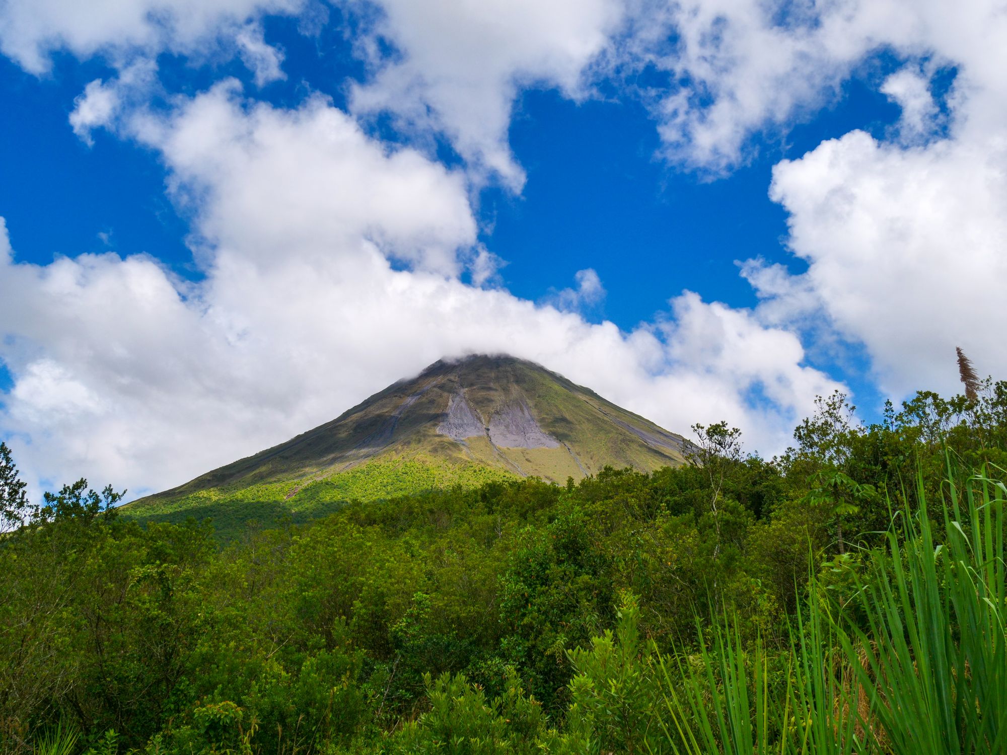 Volcan Arenal sous les nuages