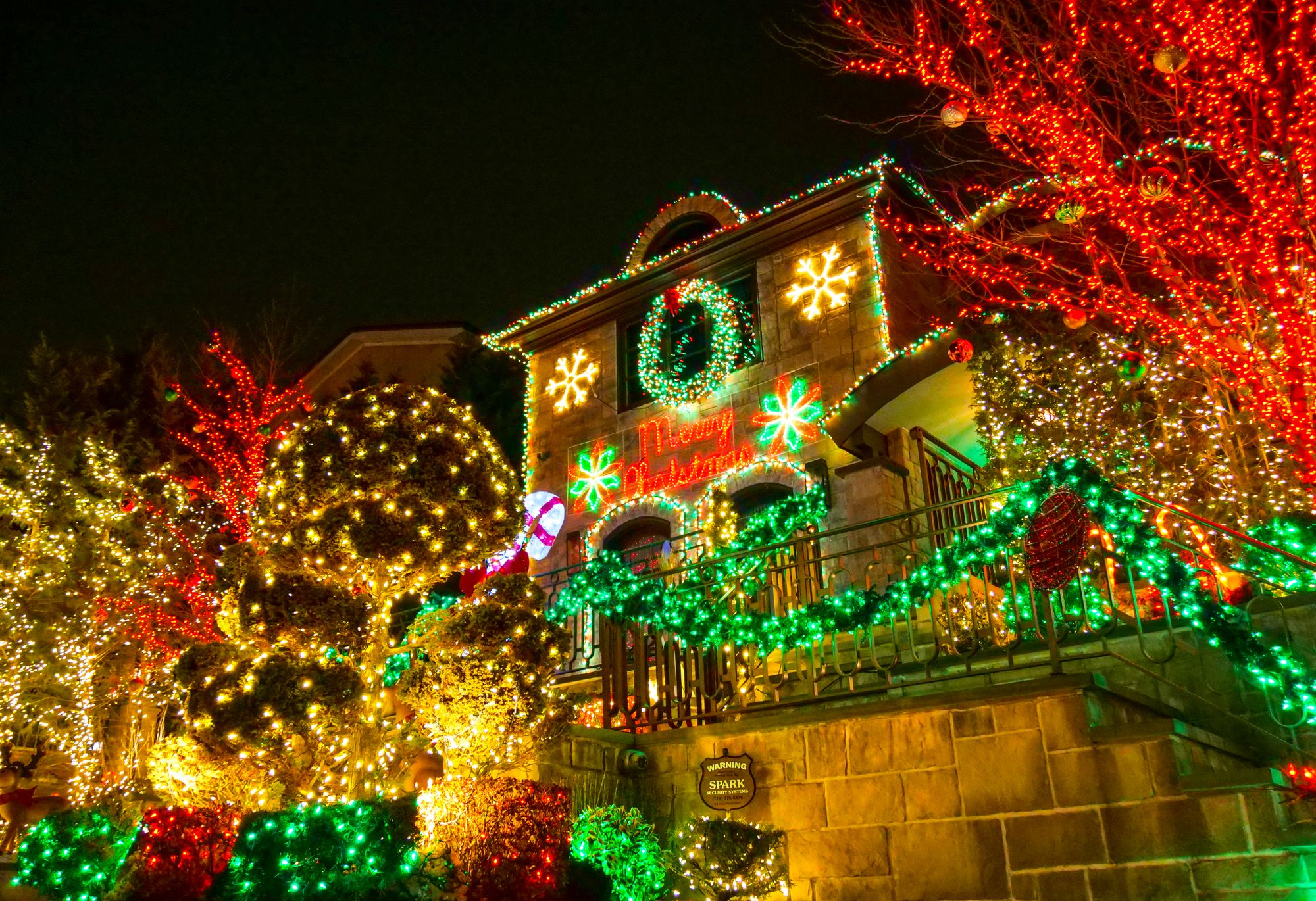 Maison décorée pour Noël dans le quartier de Brooklyn Heights à New York