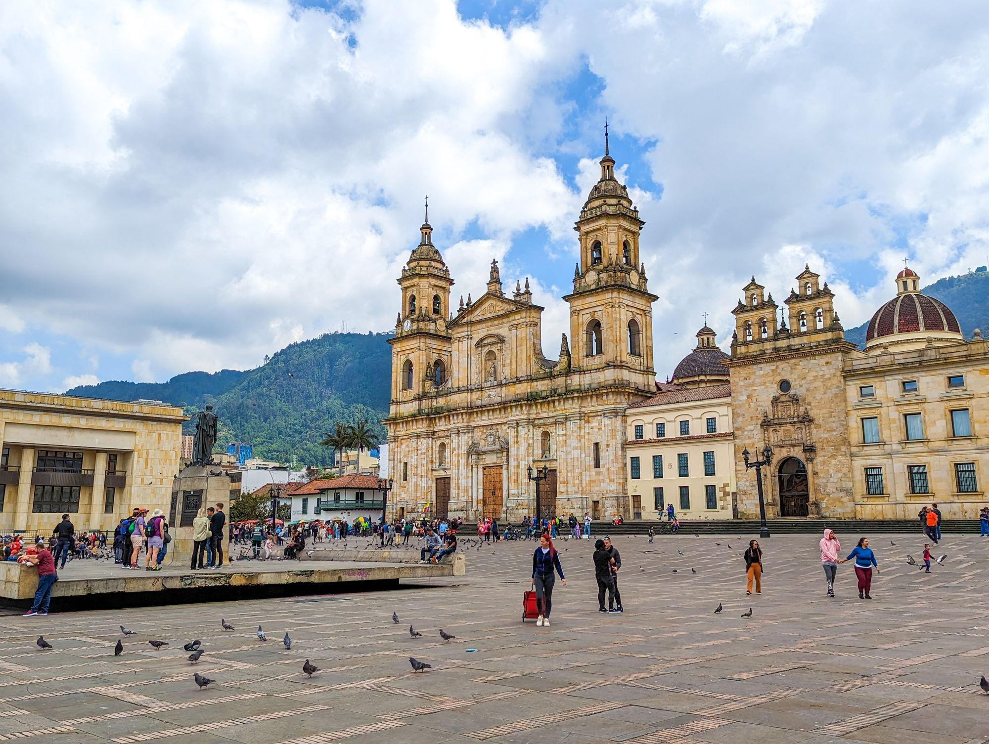 Plaza de Bolívar et sa cathédrale à Bogota