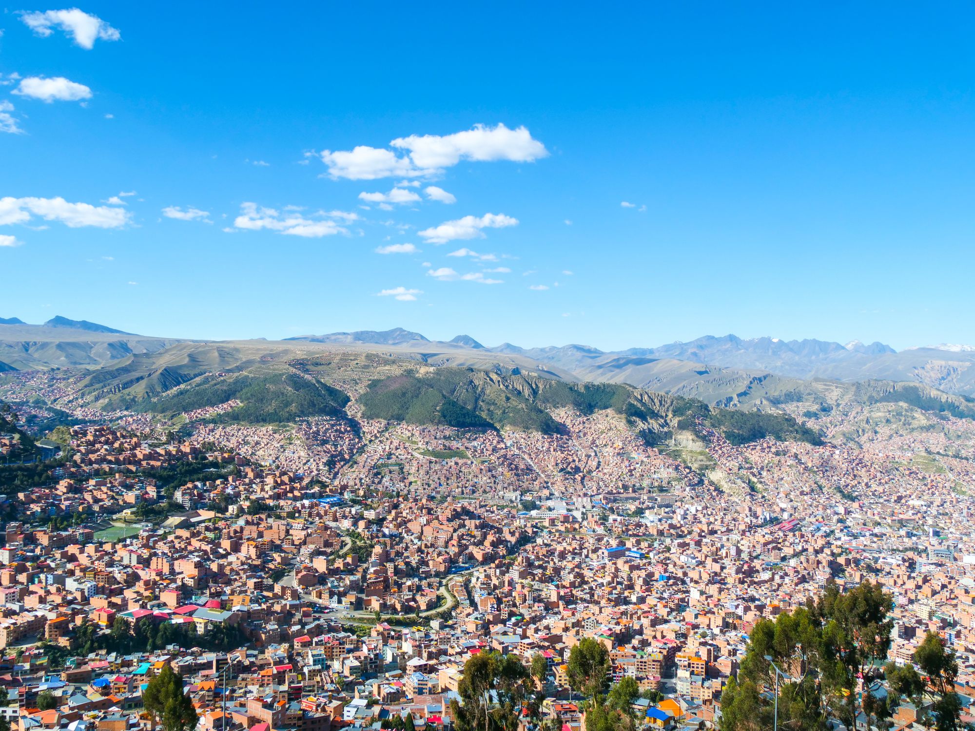 Vue sur La Paz depuis le téléphérique montant à El Alto