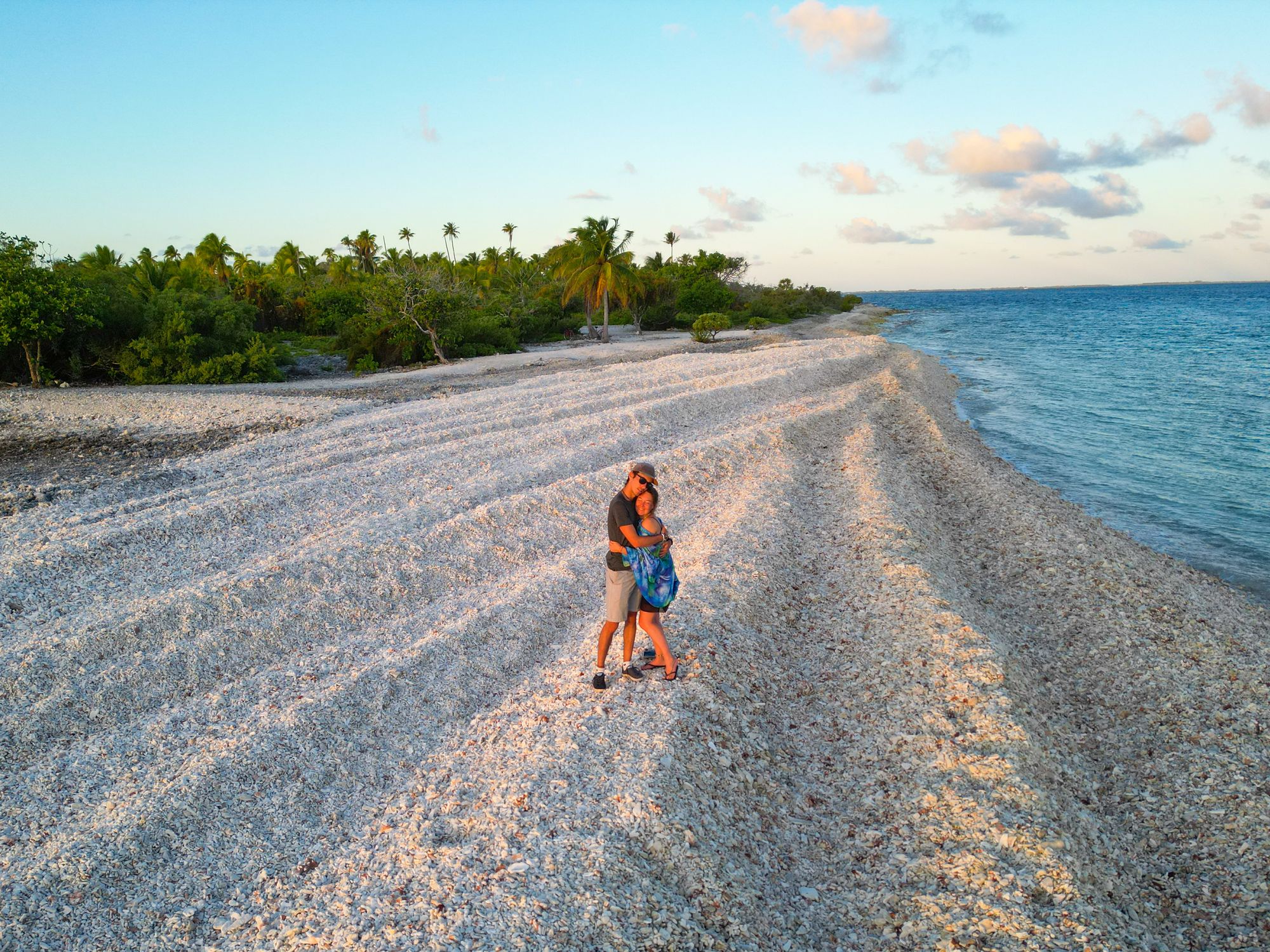 Yann et Lola sur la plage PK19, photo prise au drone