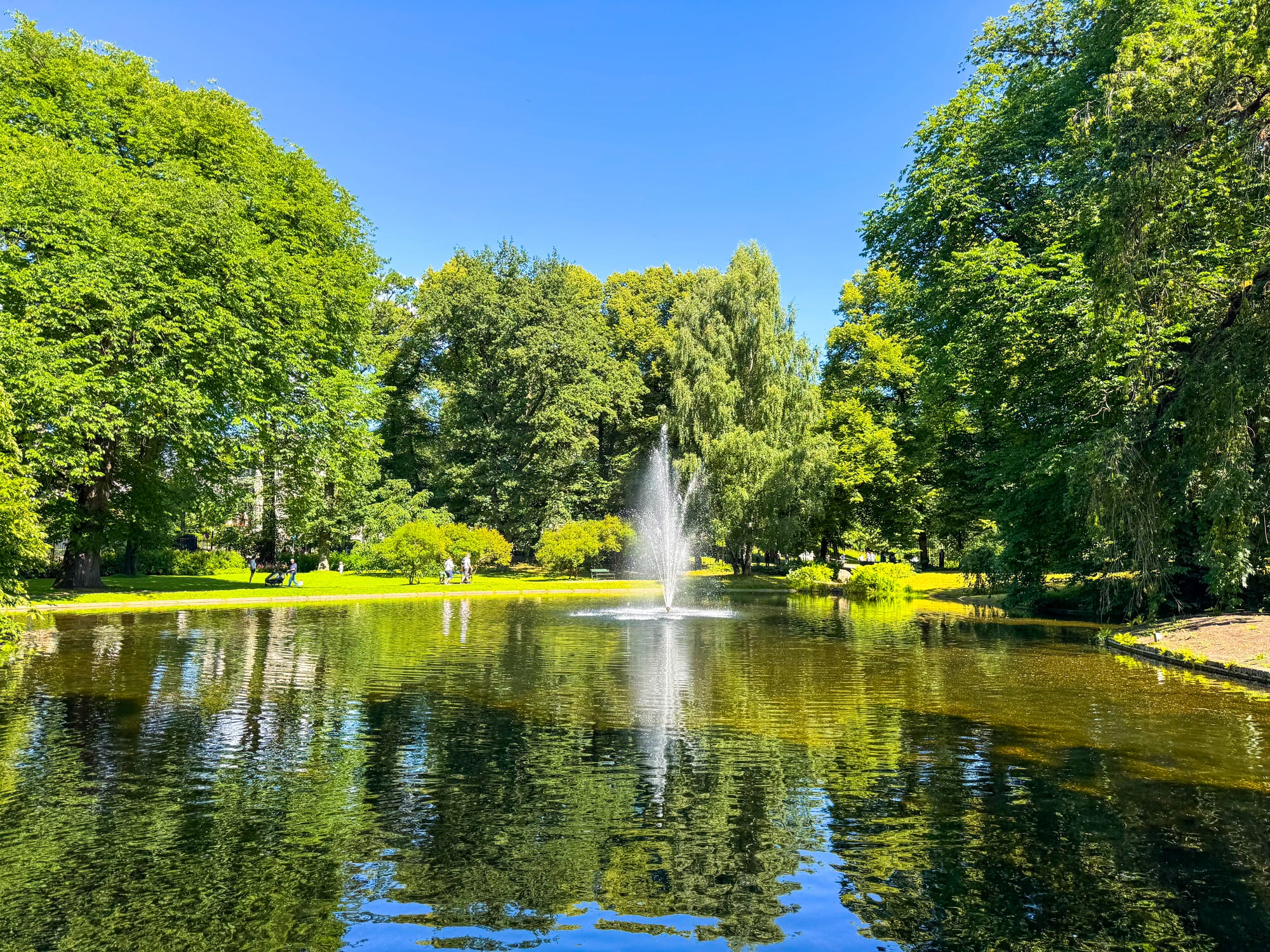 Fontaine dans le jardin du palais royal d'Oslo