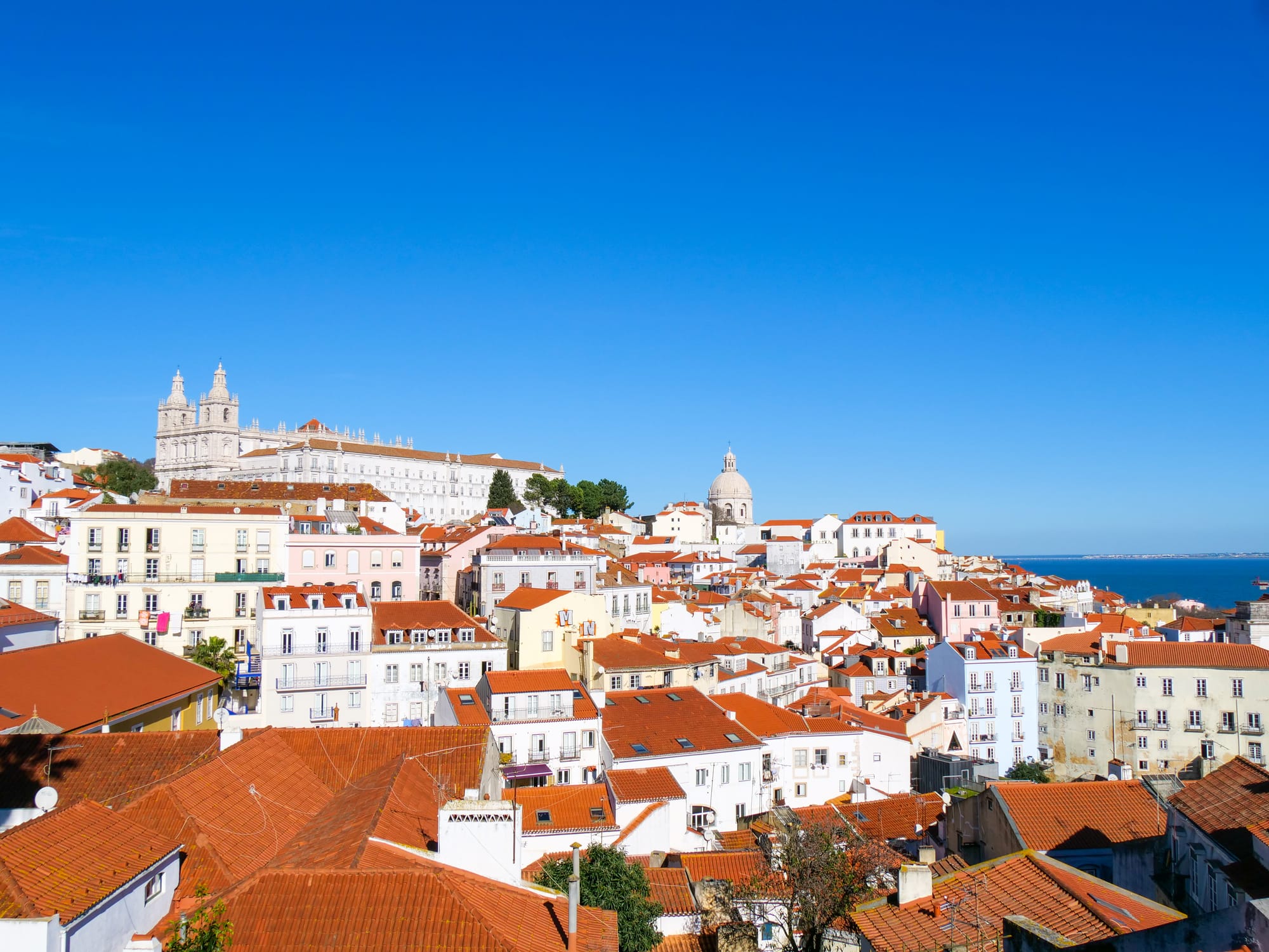 Vue sur Lisbonne depuis le Miradouro de Santa Luzia