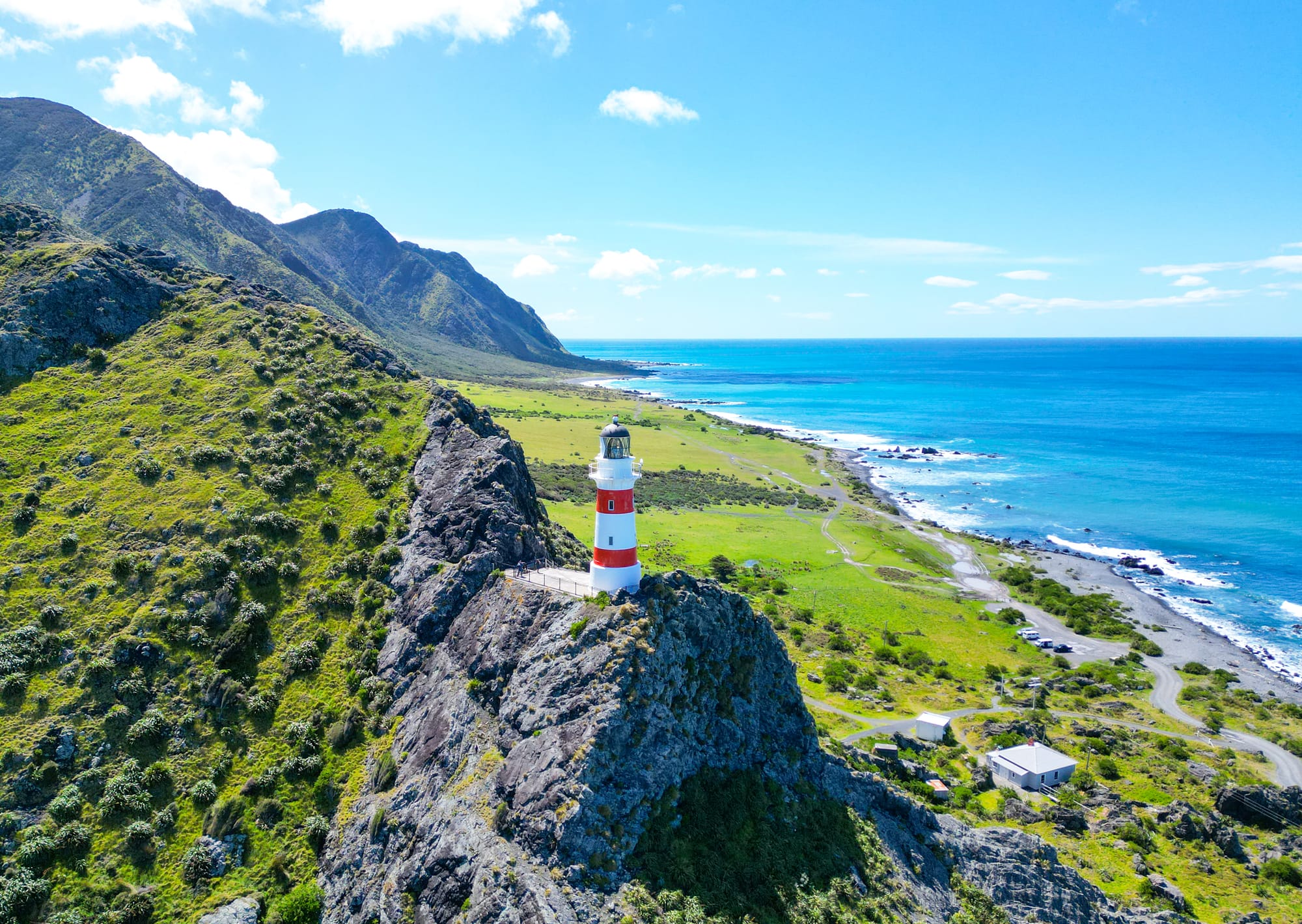 Vue aérienne du phare du Cape Palliser en Nouvelle-Zélande
