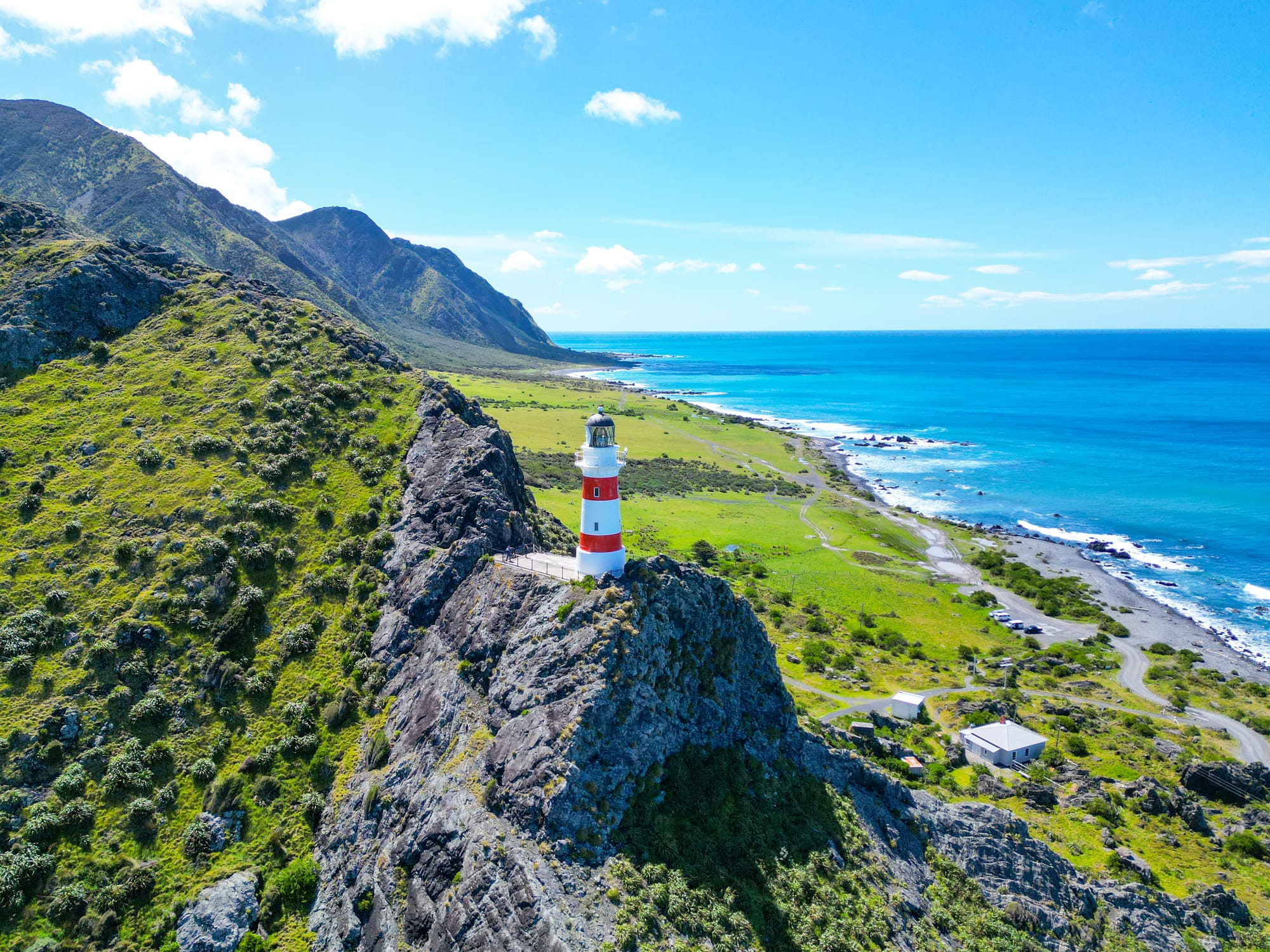 Vue aérienne du phare du Cape Palliser en Nouvelle-Zélande