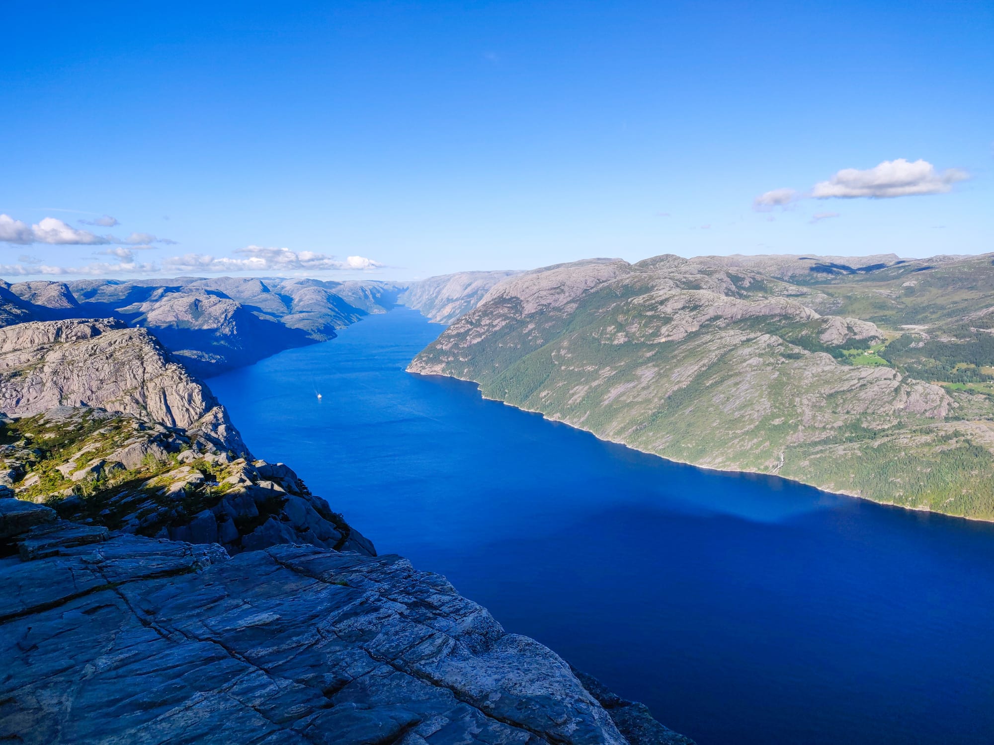 Vue sur le Lysefjord depuis le Preikestolen