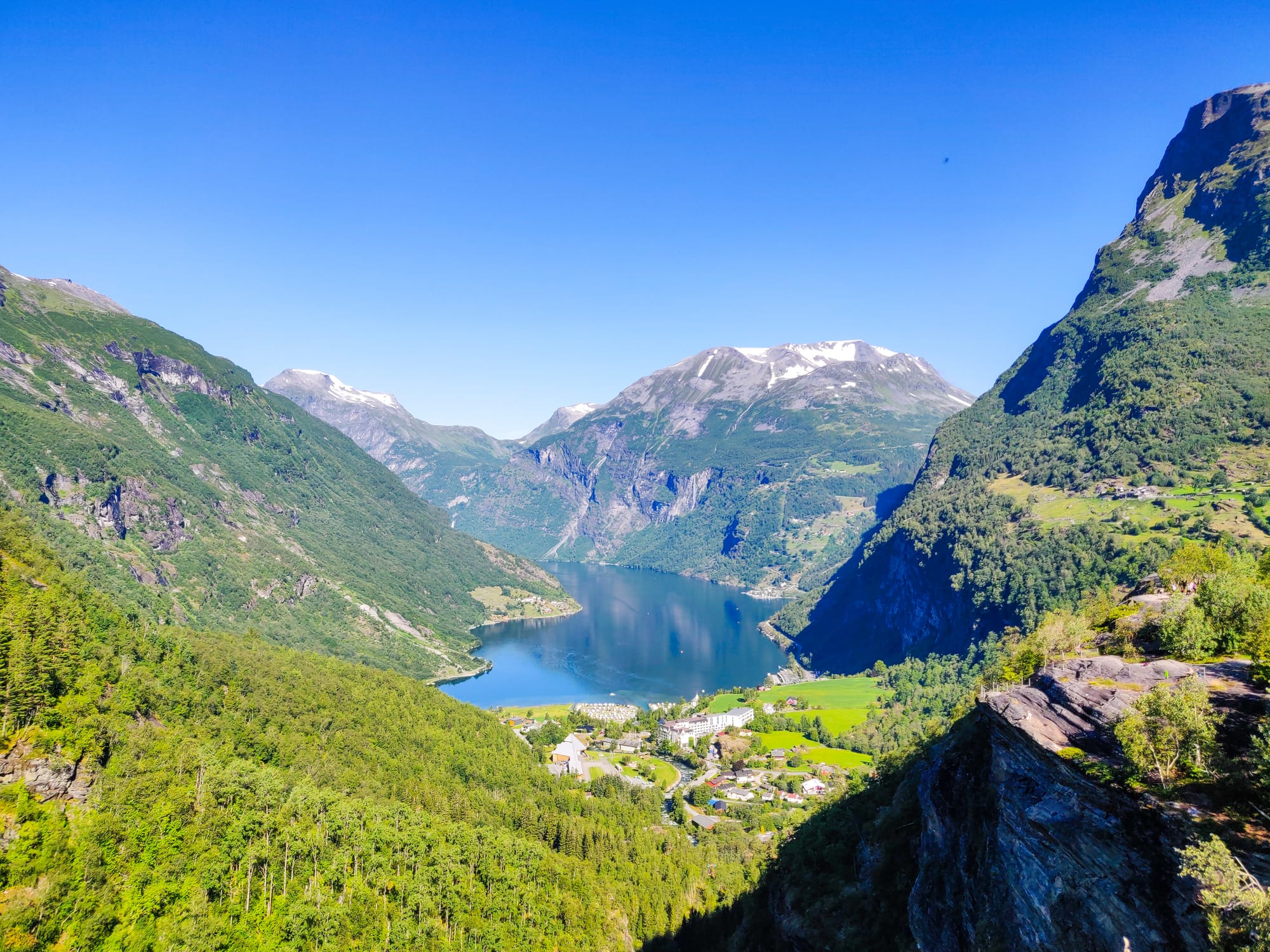 Panorama en hauteur sur le Geirangerfjord